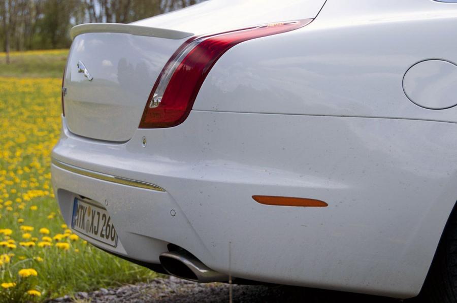  Jaguar XJ Sport 2012 года  (фото 35 из 39)